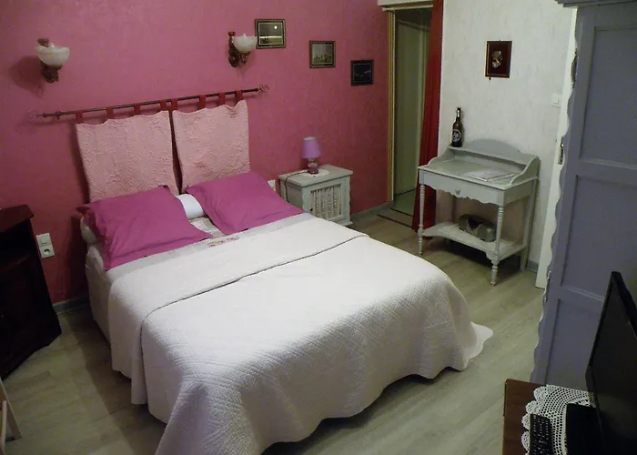 Cosy Avec Cheminee Et Animaux Acceptes - Fr-1-585-144 *